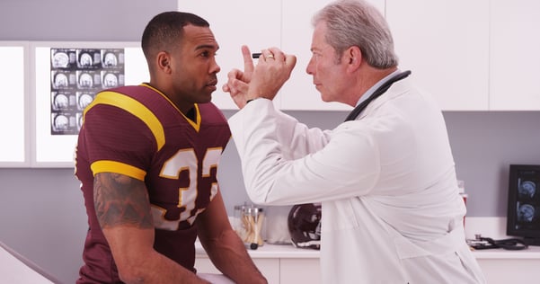 football-player-doctor-head-injury